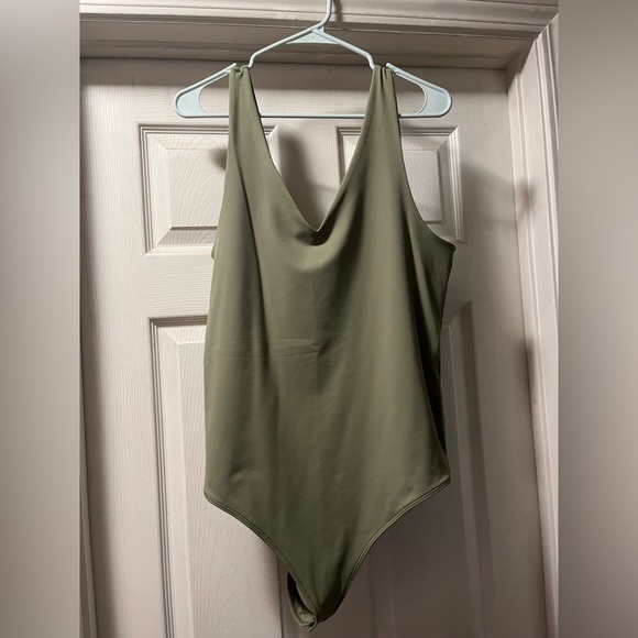 V Neck Bodysuit - Picture 2 of 2